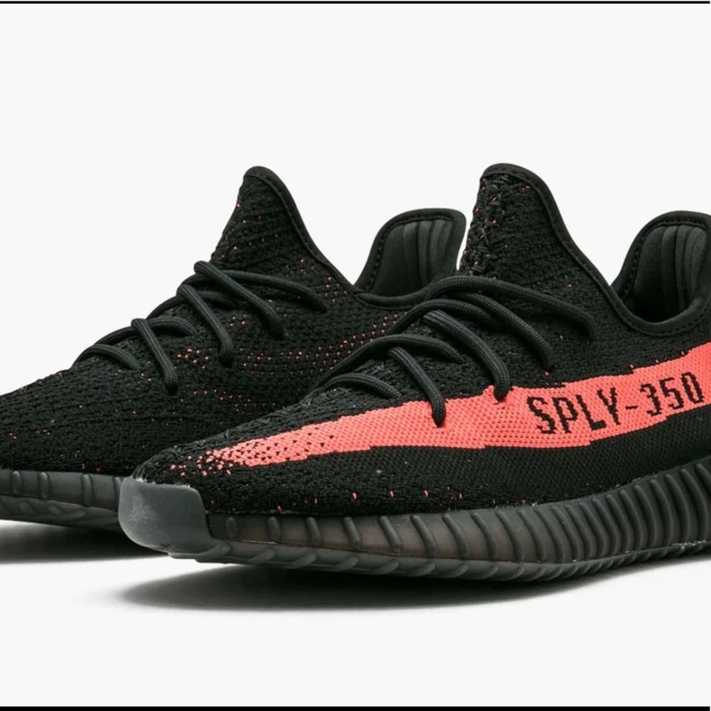 Perfect Condition w/box and tags Yeezy Boost 350V2 Core Black/Red/Core Black
